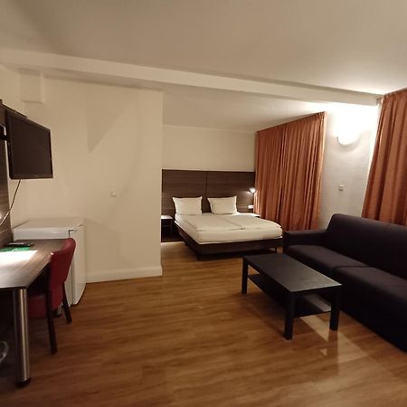 Hotel Ariana Cologne Exterior photo