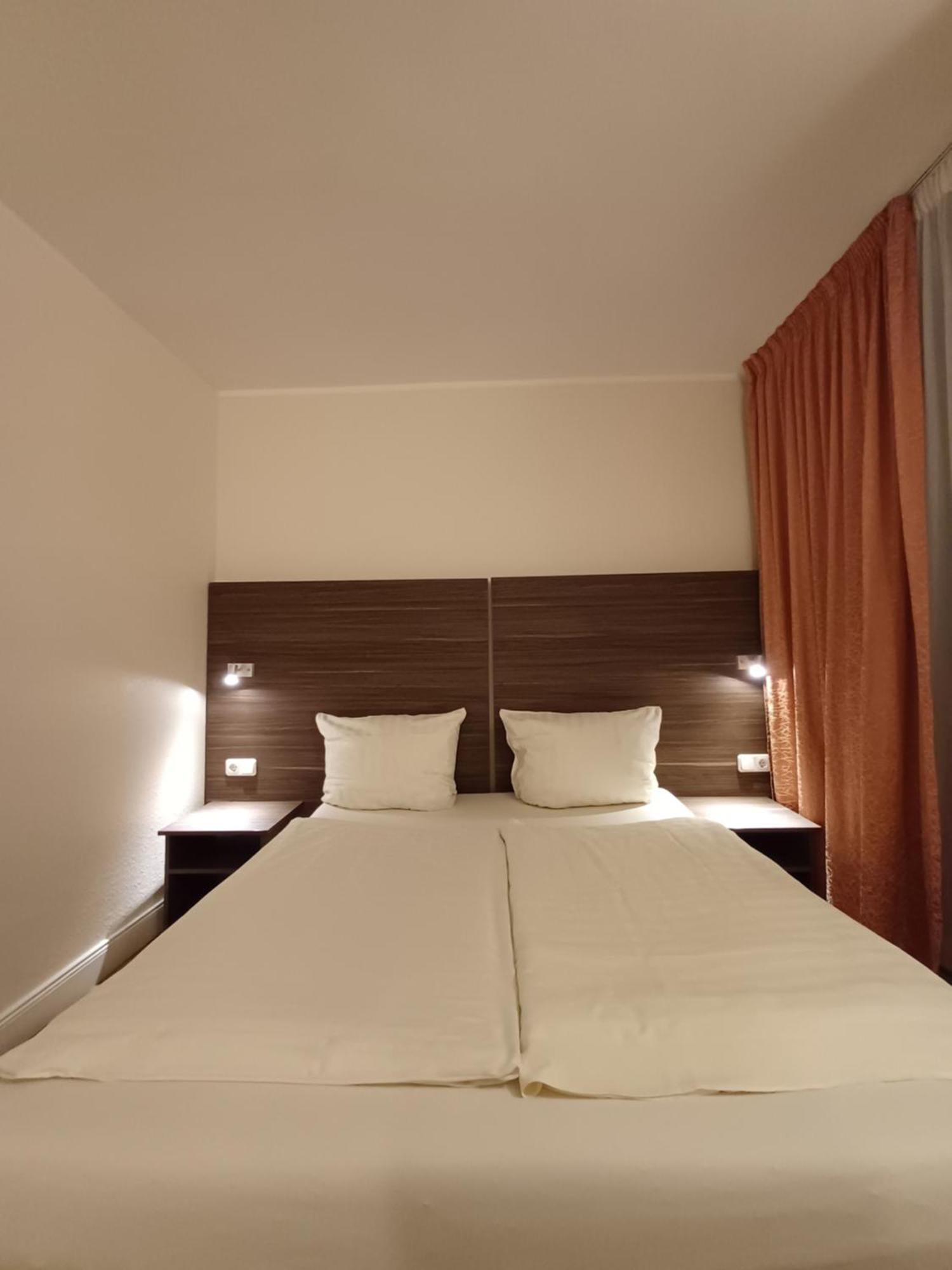 Hotel Ariana Cologne Exterior photo